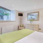 No 5 Darcy Mews *