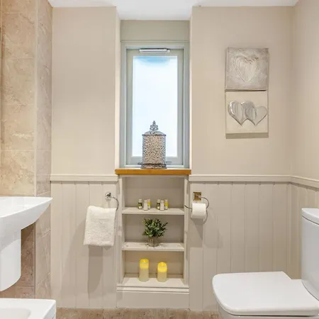 No 5 Darcy Mews بيت للعطل